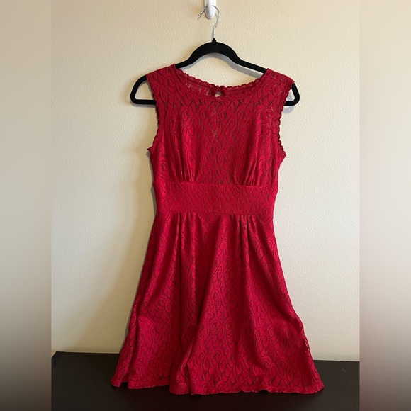🛍️2/$10🛍️ Women’s Dress Barn Red Lace Dress. Size 4 - Picture 1 of 3